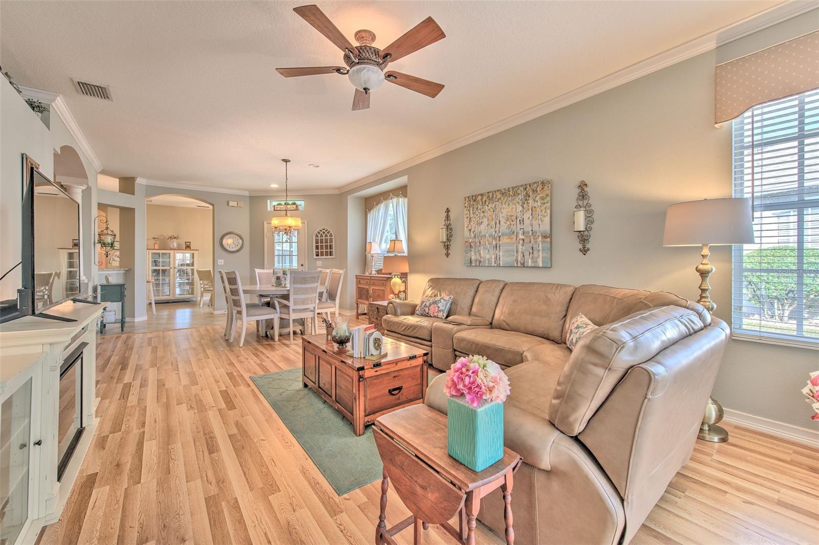 Listing photo id 6 for 5734 Heronpark Place