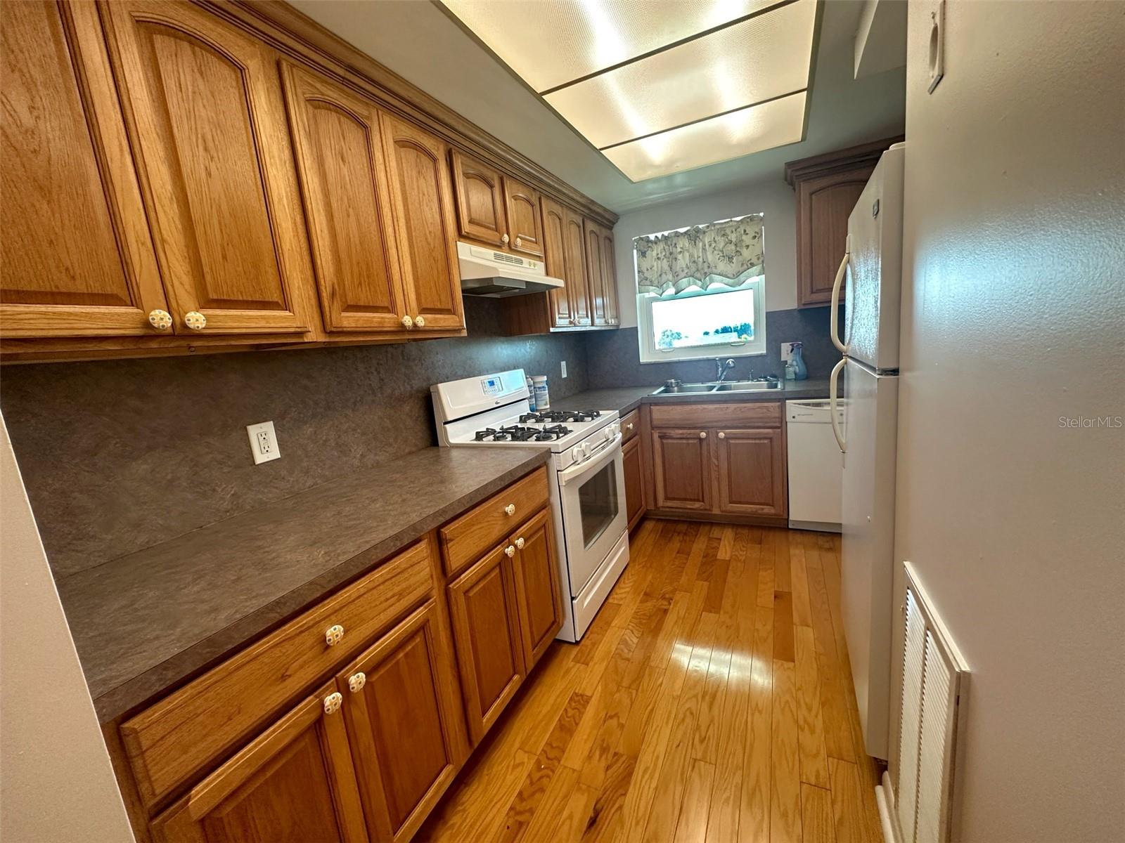 Image 6 of 15 For 1819 Shore Drive S 307