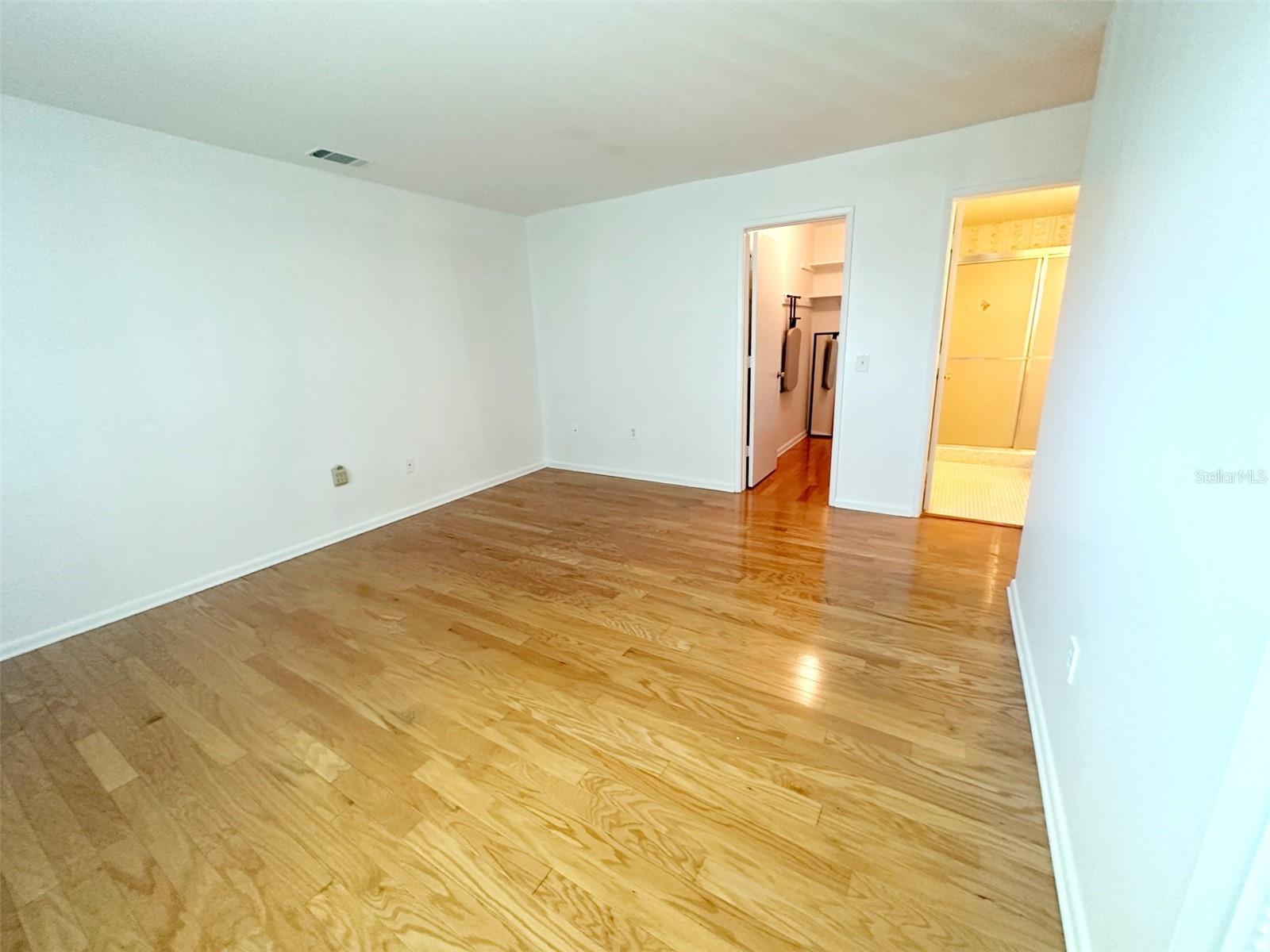 Image 7 of 15 For 1819 Shore Drive S 307