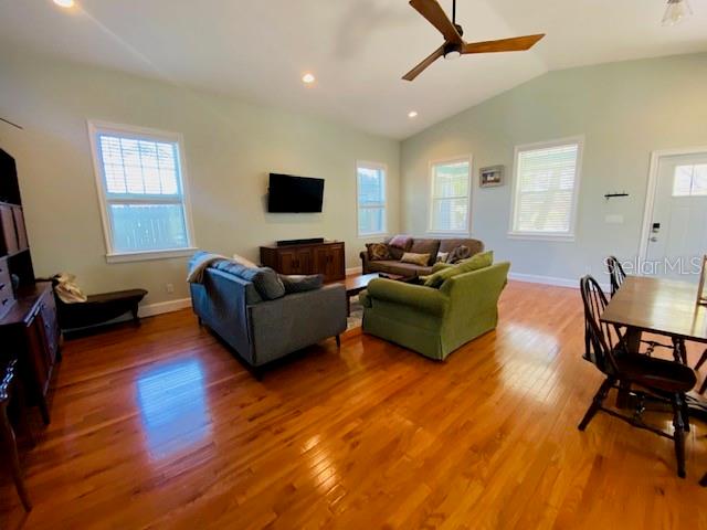 Image 7 of 23 For 2527 4th Avenue N