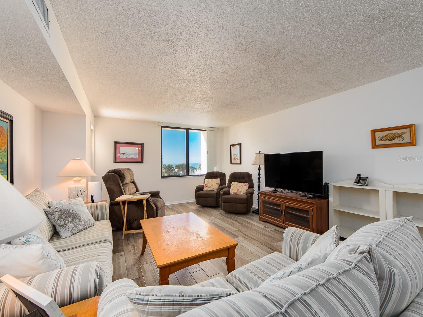 Image 10 of 43 For 1460 Gulf Boulevard 312