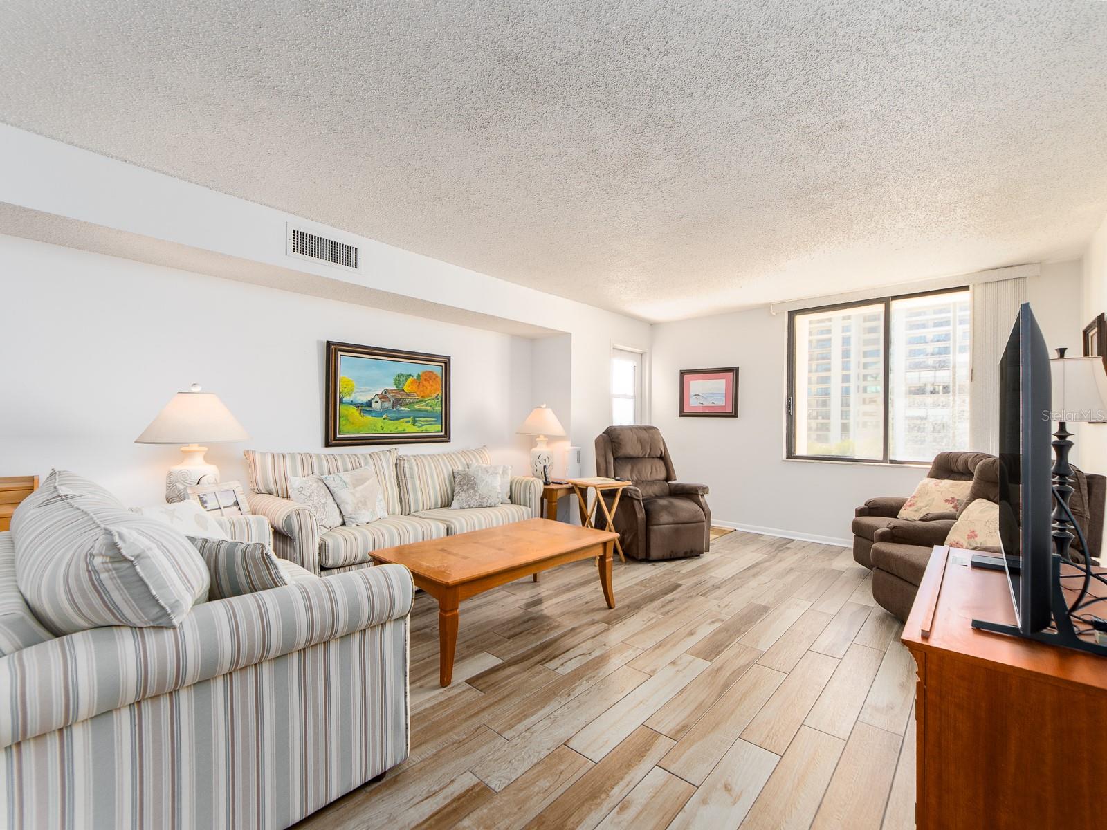 Image 9 of 43 For 1460 Gulf Boulevard 312