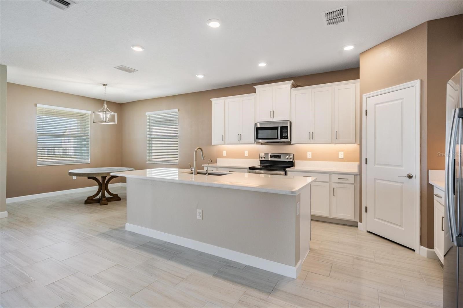 Image 3 of 78 For 10515 Gable Dig Loop