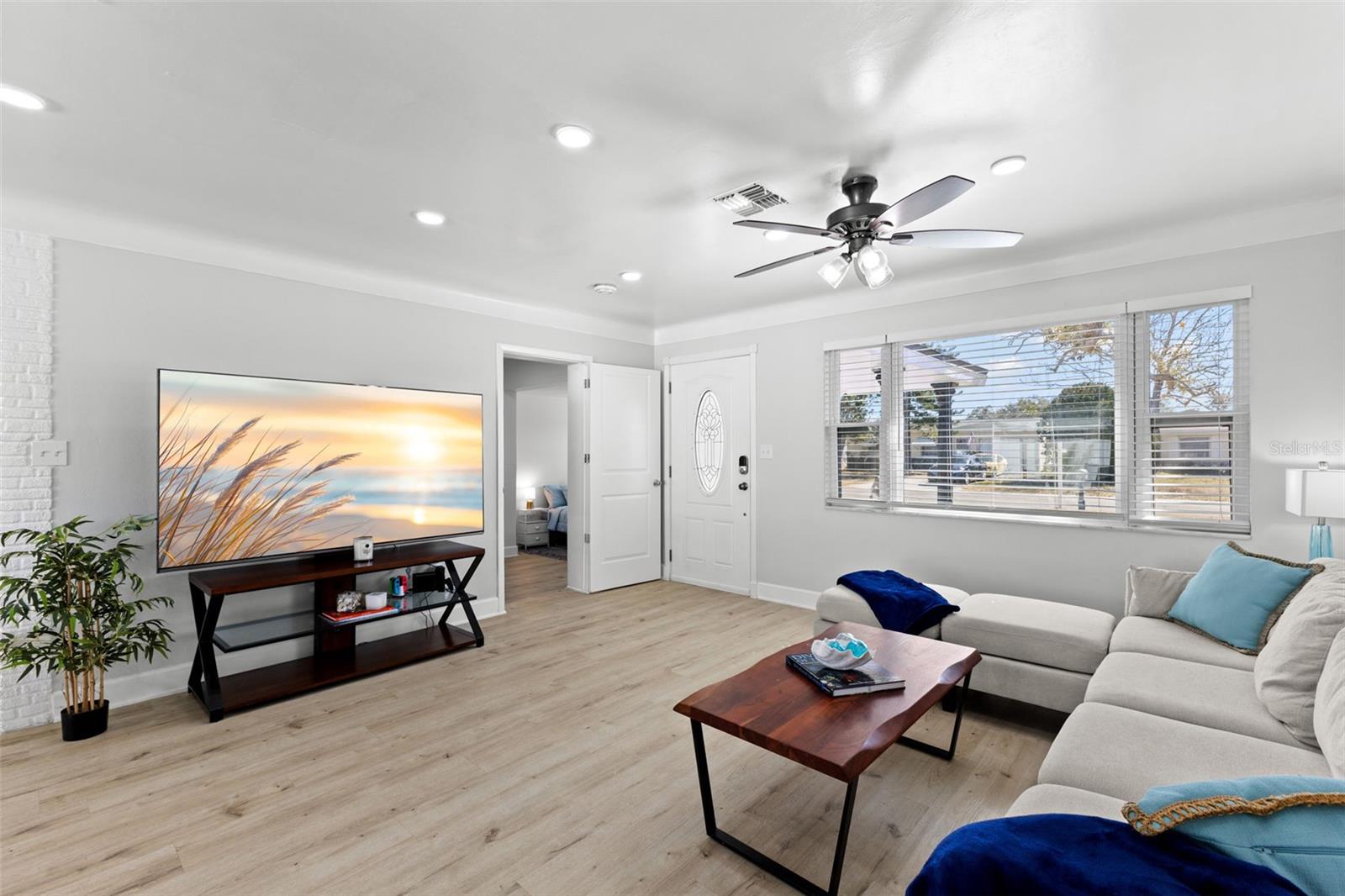 Image 6 of 29 For 6419 43rd Avenue N