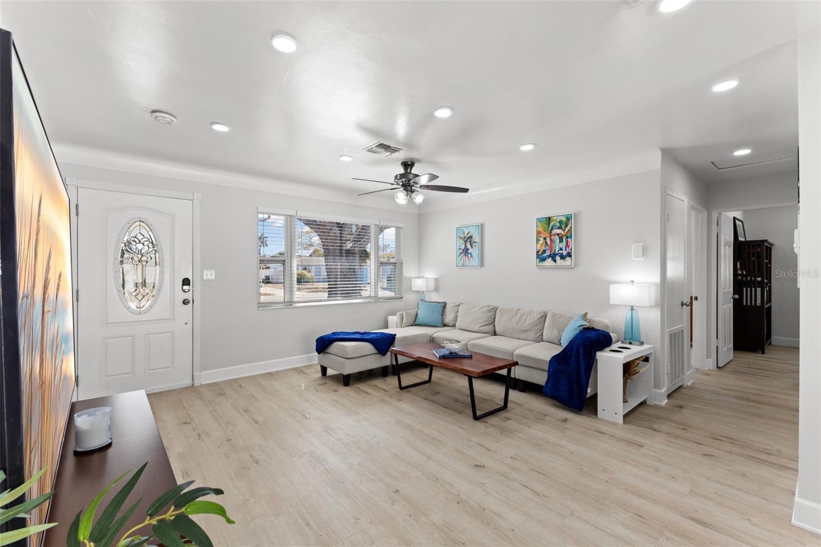 Image 7 of 29 For 6419 43rd Avenue N