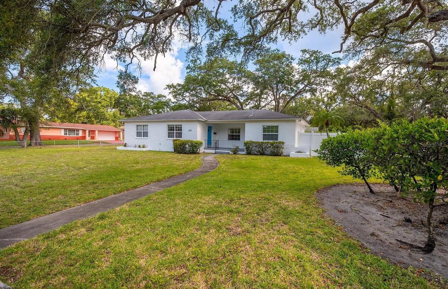 Image 4 of 17 For 2127 26th Avenue S