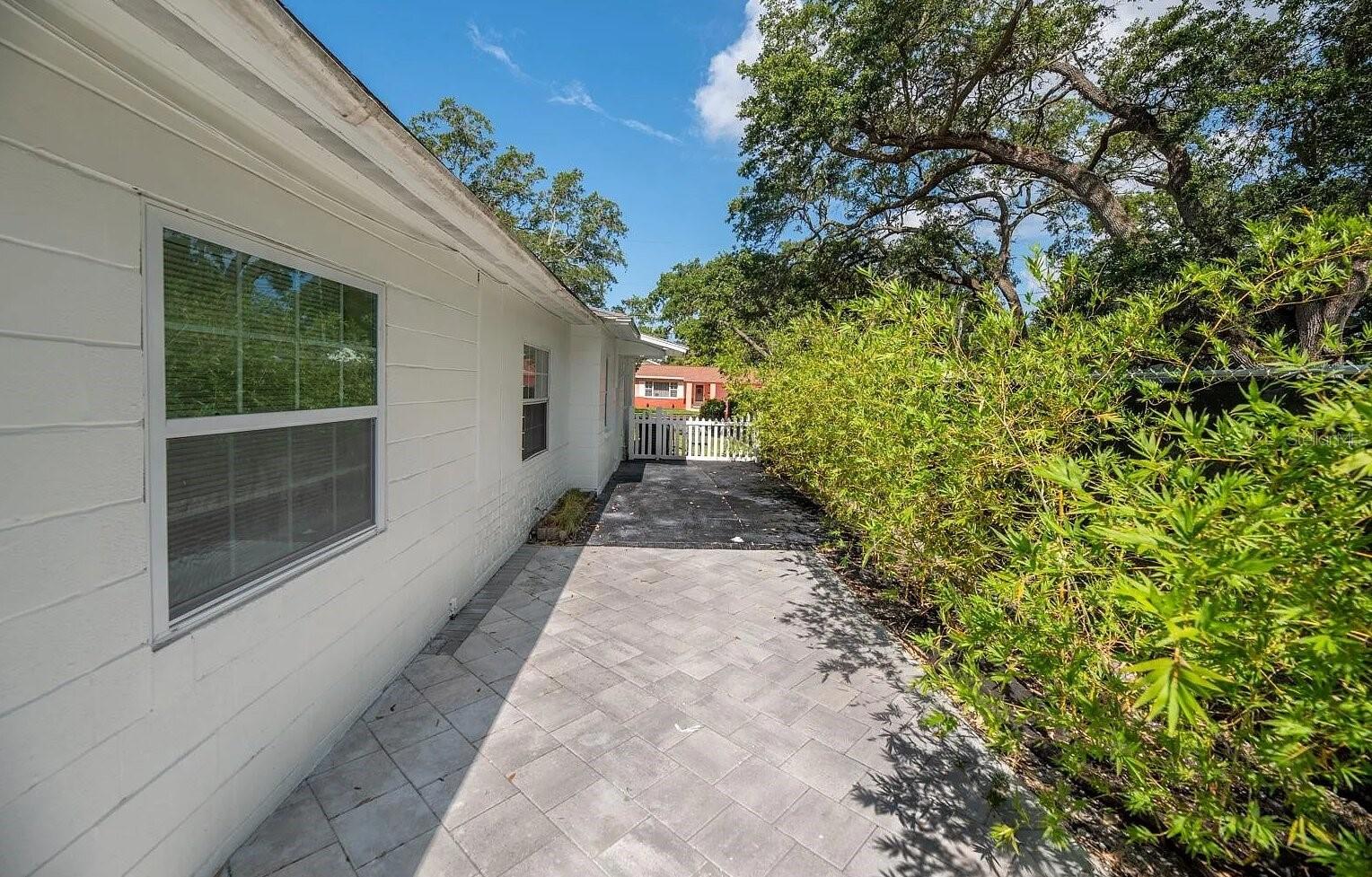 Image 5 of 17 For 2127 26th Avenue S