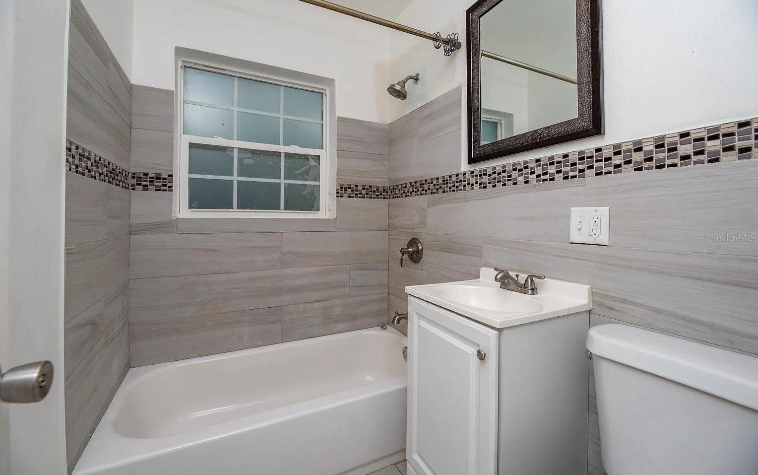 Image 7 of 17 For 2127 26th Avenue S