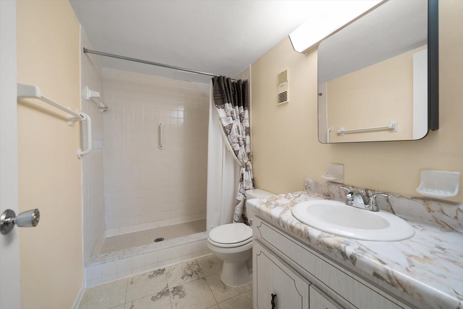 Image 20 of 46 For 948 Virginia Street 202