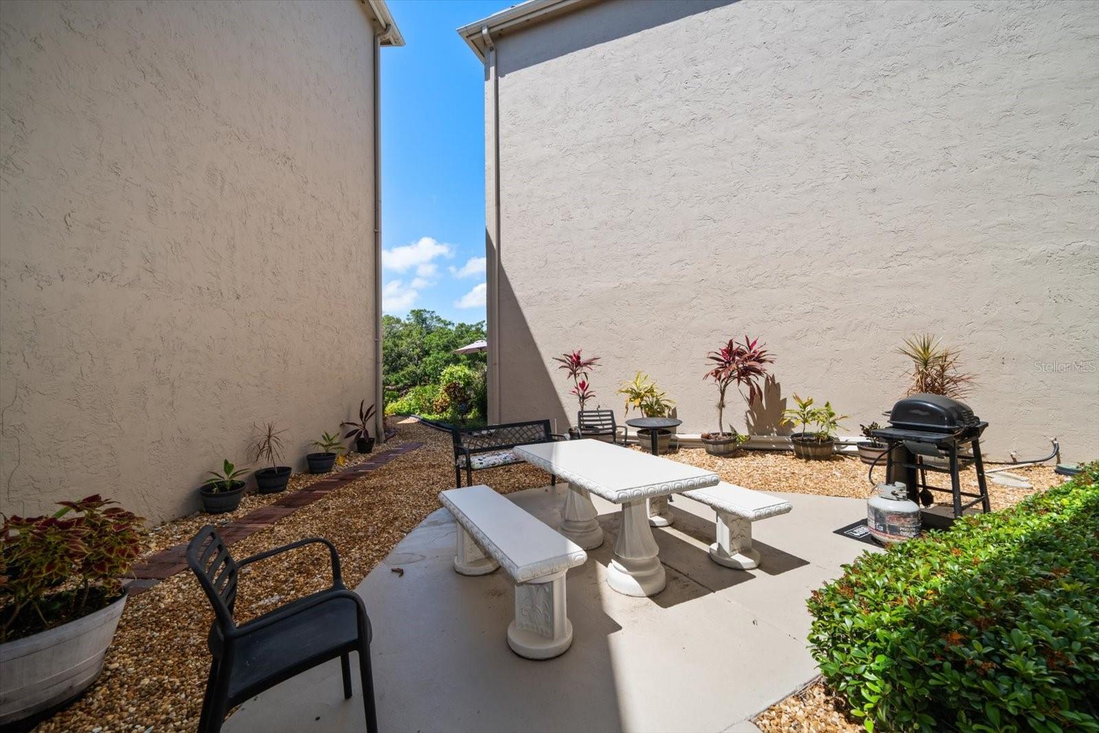 Image 41 of 46 For 948 Virginia Street 202