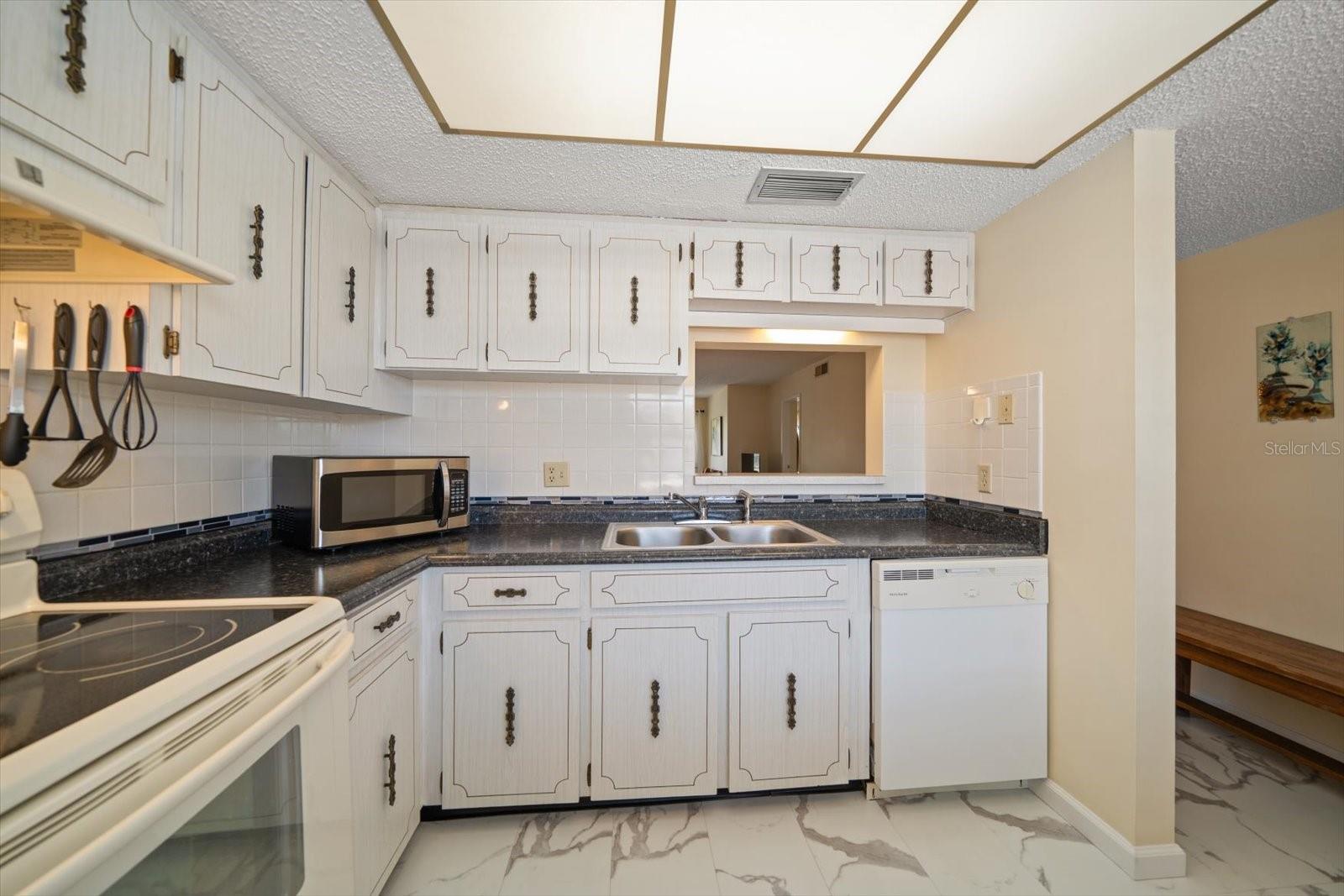 Image 5 of 46 For 948 Virginia Street 202