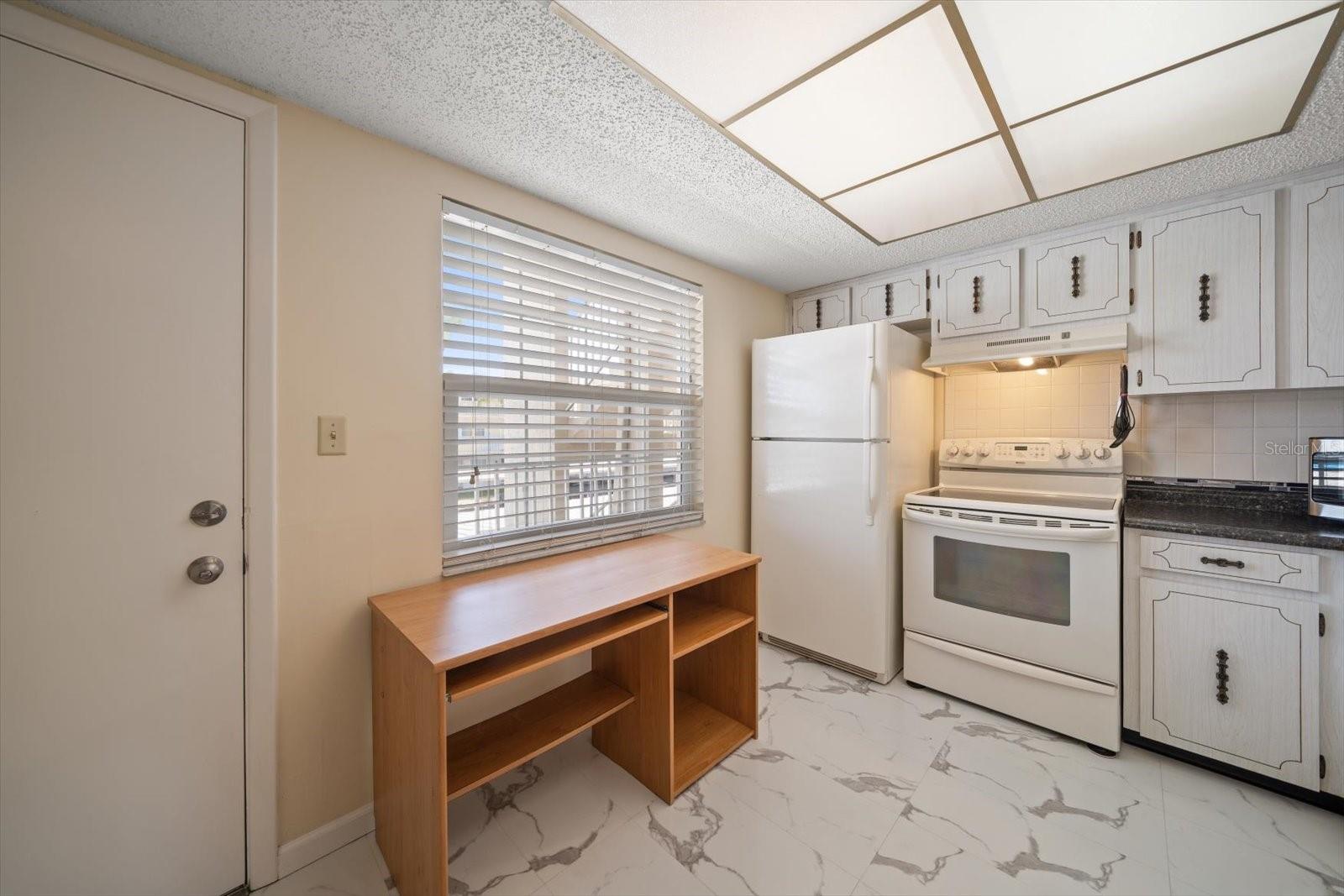 Image 6 of 46 For 948 Virginia Street 202