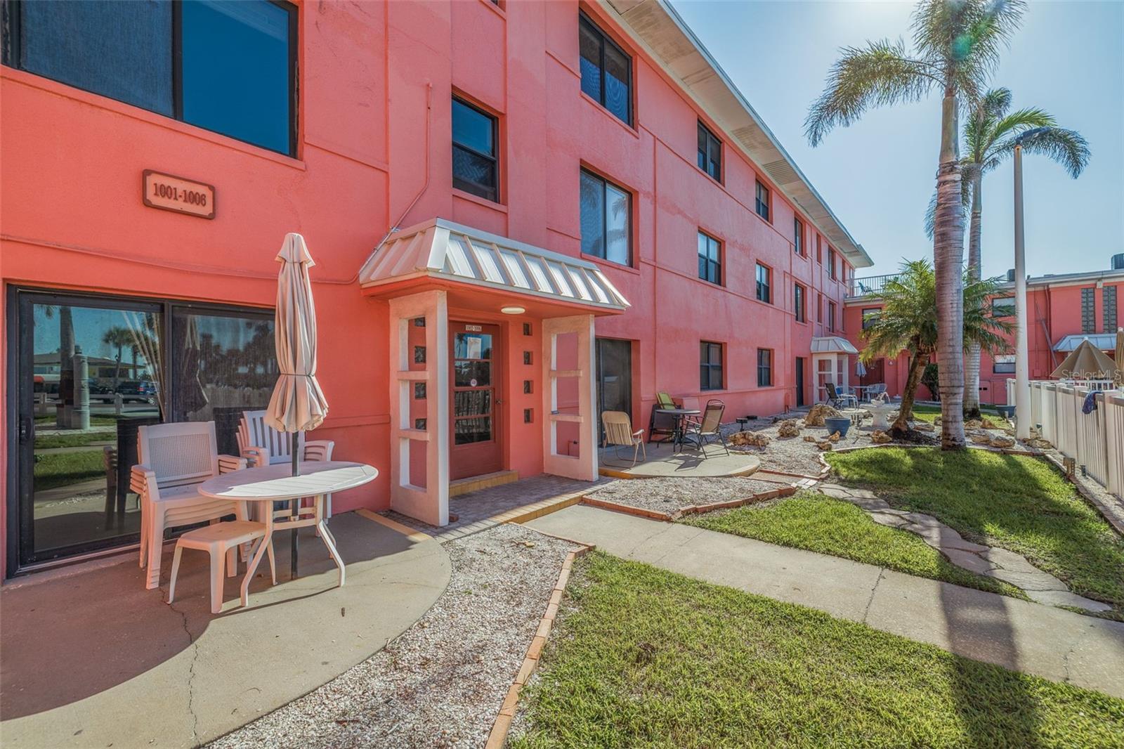 Listing photo id 3 for 6800 Sunset Way 1003