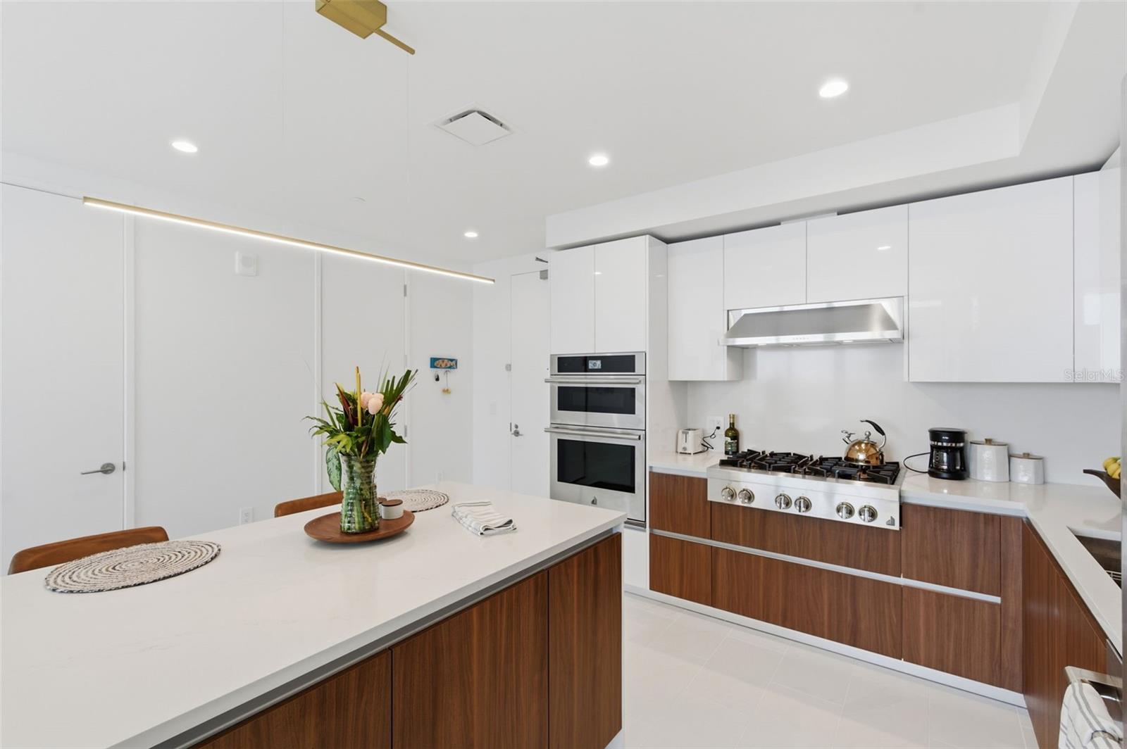 Image 7 of 48 For 400 Central Avenue 1504