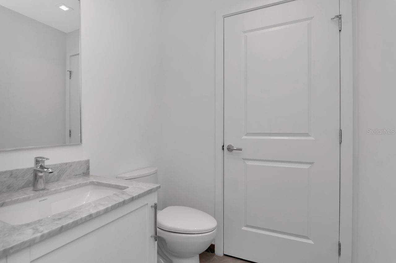 Listing photo id 8 for 3015 Ysabella Avenue 903