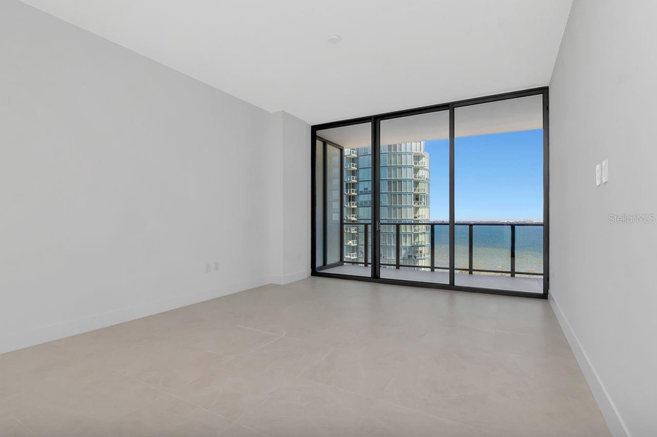 Listing photo id 11 for 3015 Ysabella Avenue 903
