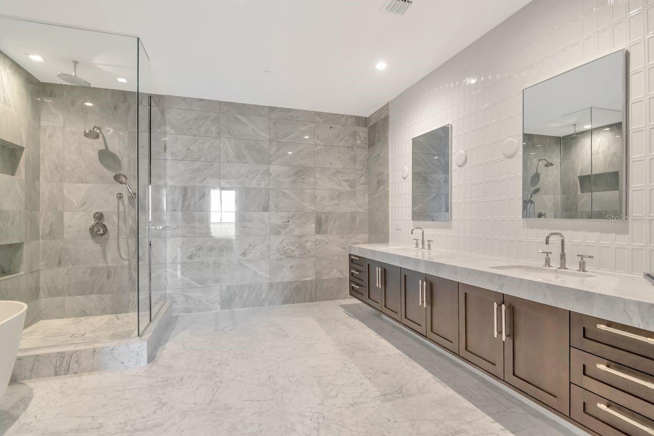 Listing photo id 13 for 3015 Ysabella Avenue 903