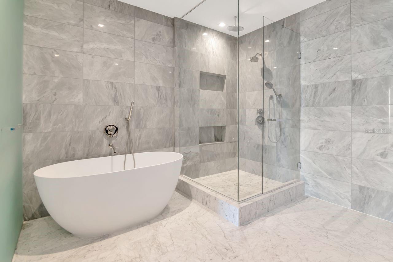 Listing photo id 14 for 3015 Ysabella Avenue 903