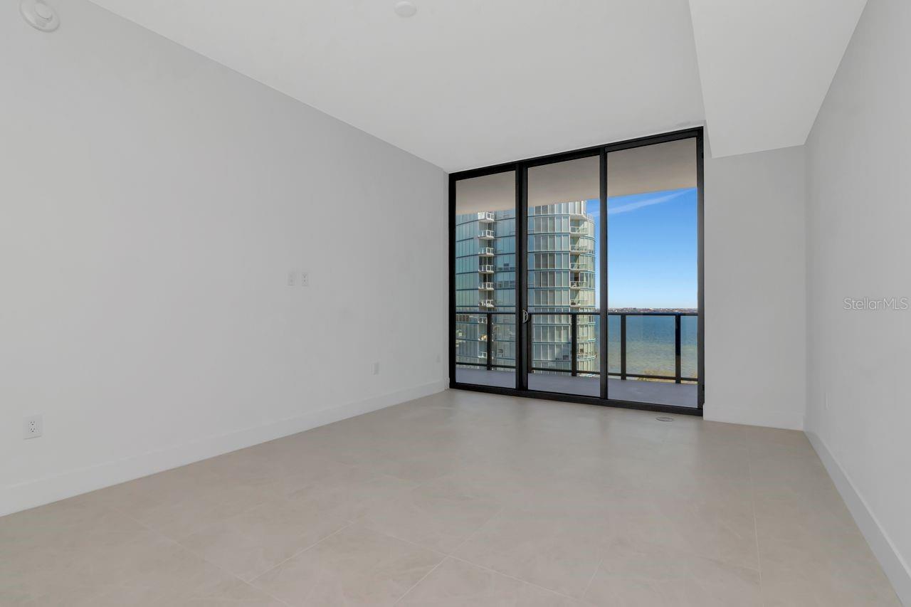 Listing photo id 18 for 3015 Ysabella Avenue 903
