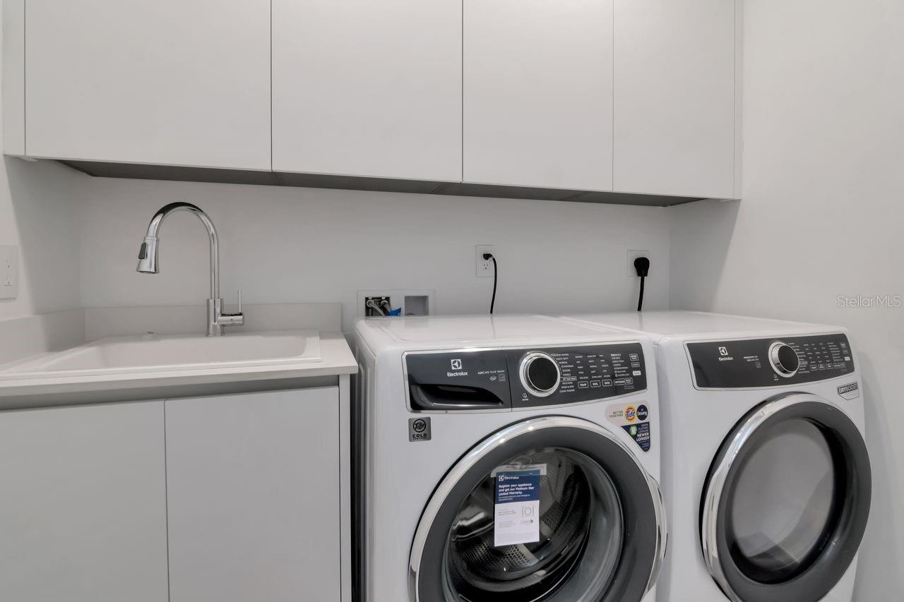 Listing photo id 25 for 3015 Ysabella Avenue 903