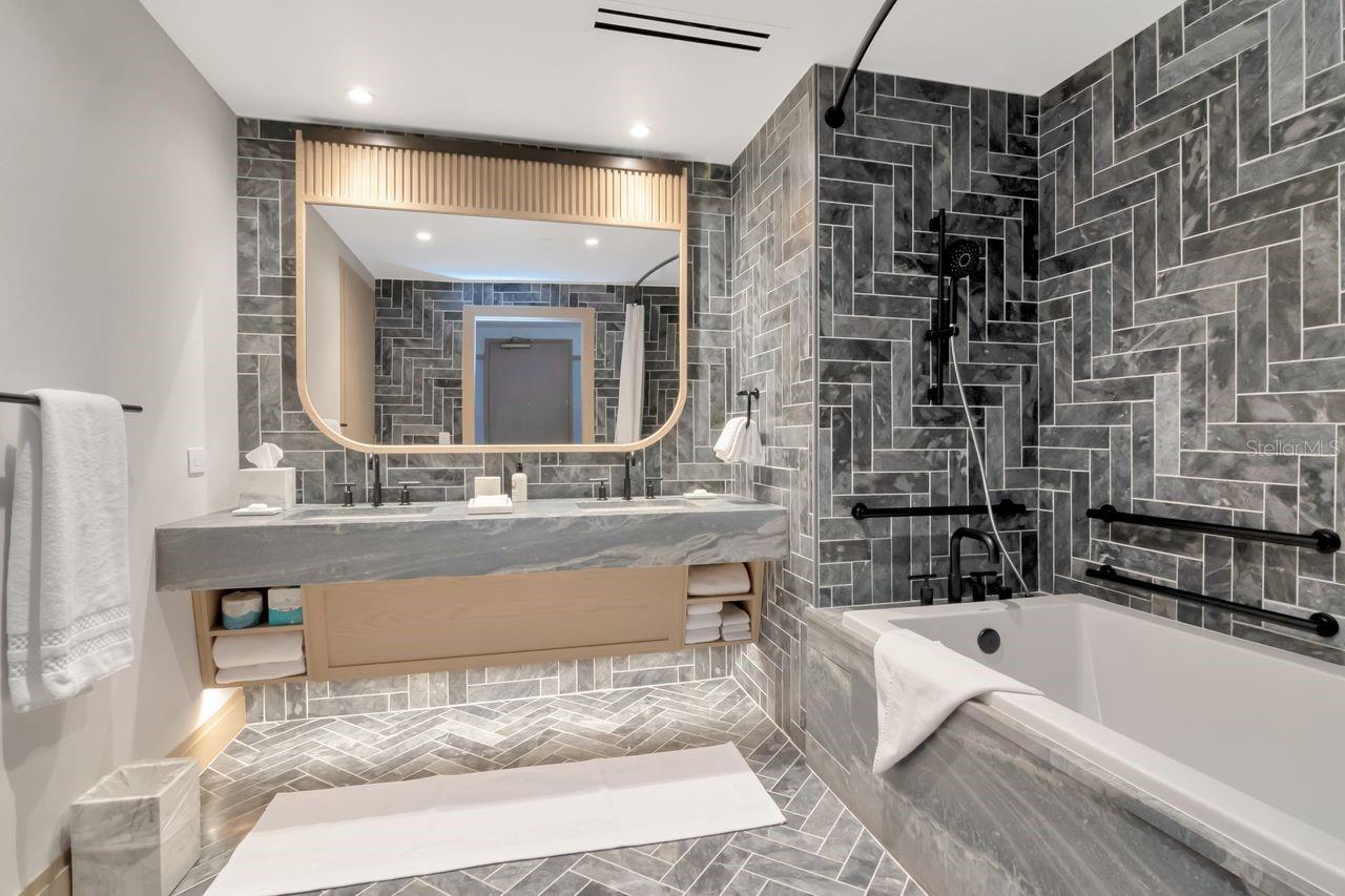 Listing photo id 60 for 3015 Ysabella Avenue 903