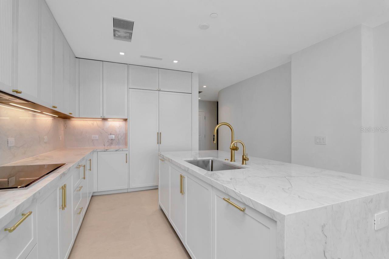 Listing photo id 5 for 3015 Ysabella Avenue 903