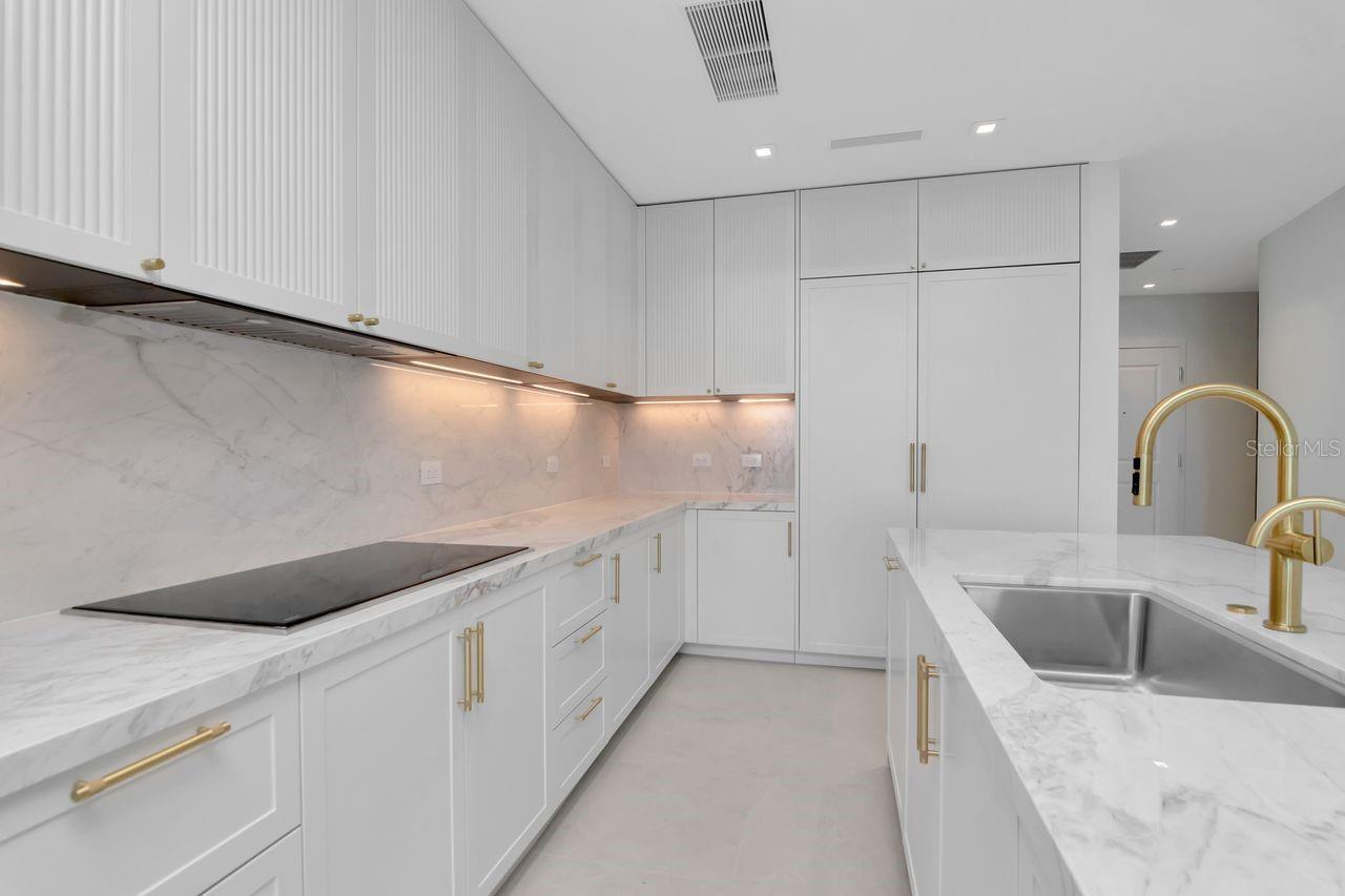 Listing photo id 6 for 3015 Ysabella Avenue 903