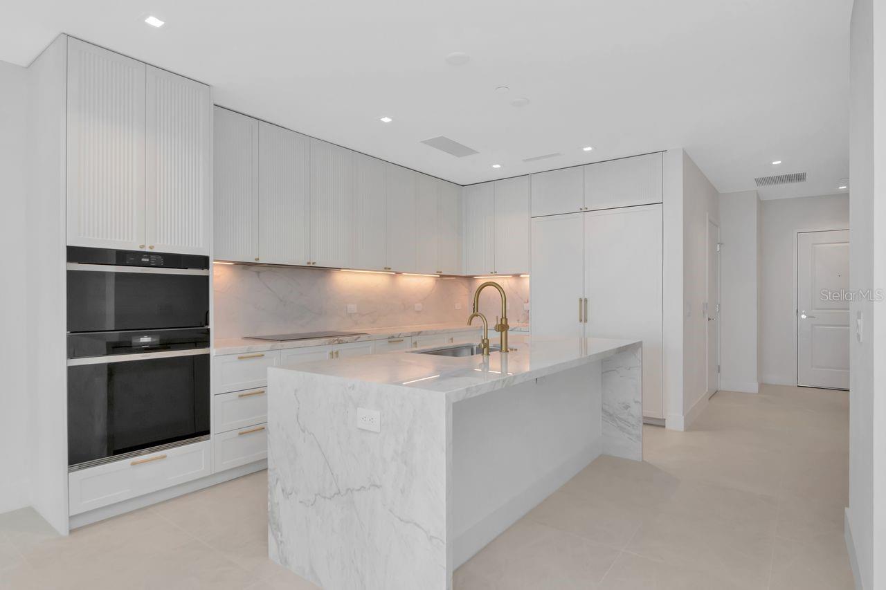 Listing photo id 7 for 3015 Ysabella Avenue 903