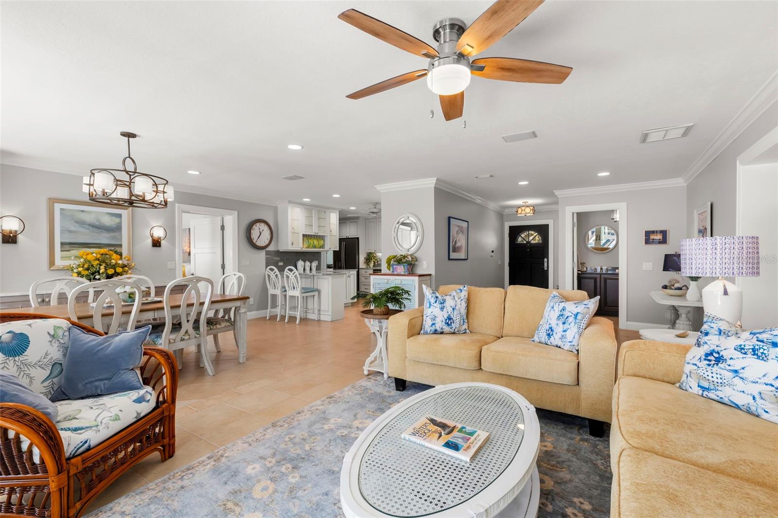 Listing photo id 11 for 101 Shore Drive