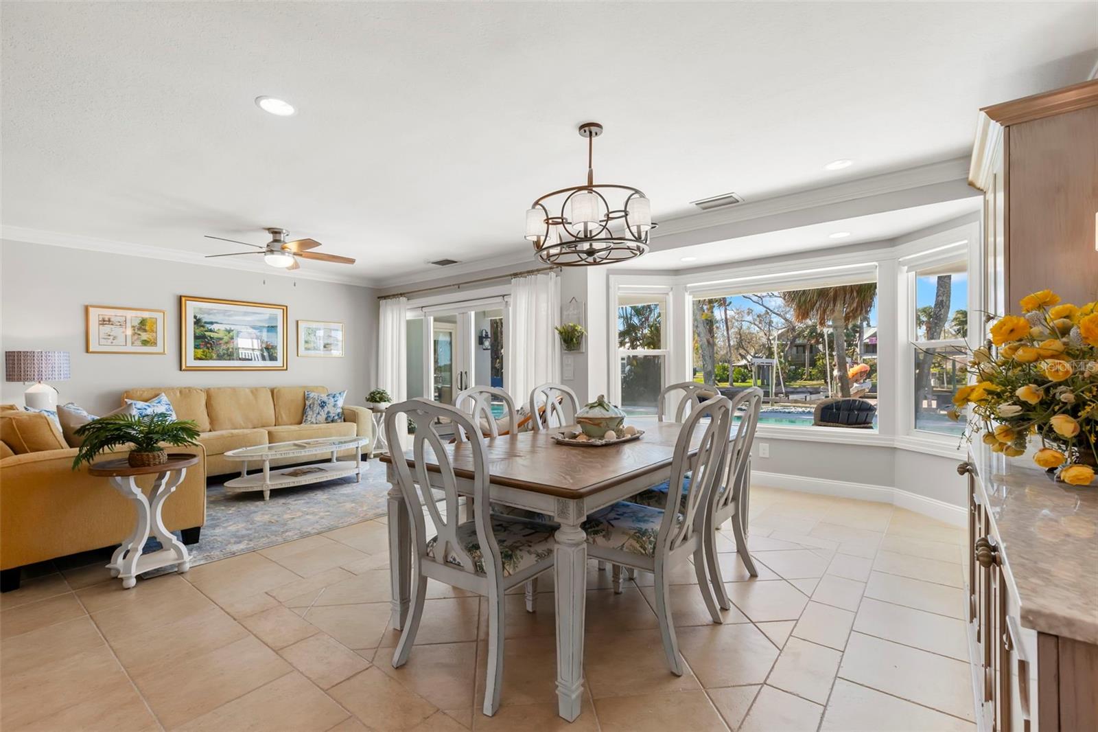 Listing photo id 13 for 101 Shore Drive