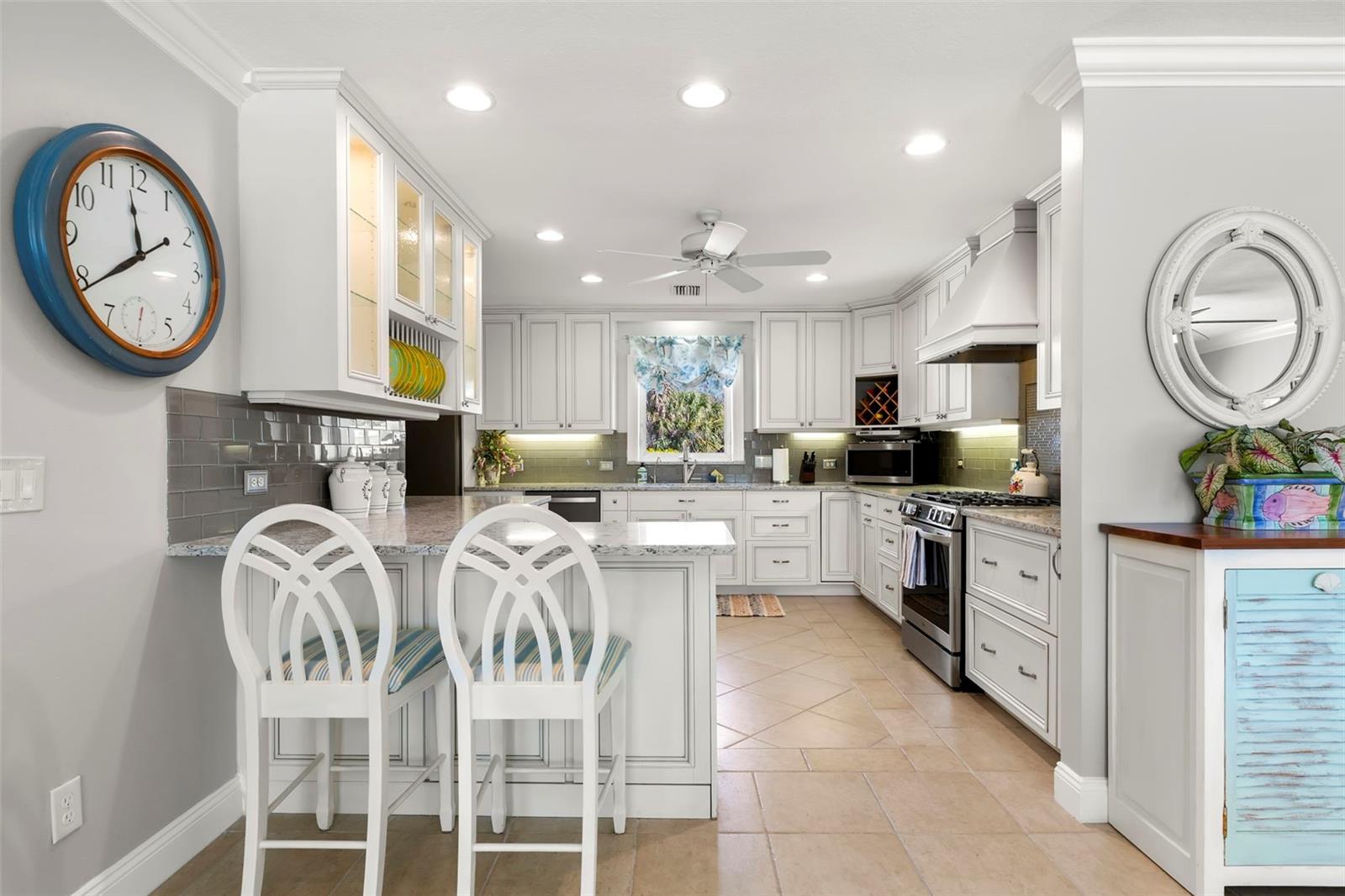 Listing photo id 15 for 101 Shore Drive