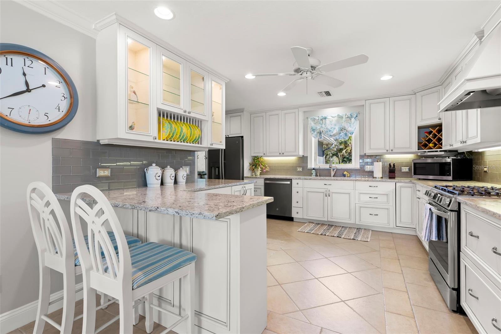 Listing photo id 16 for 101 Shore Drive