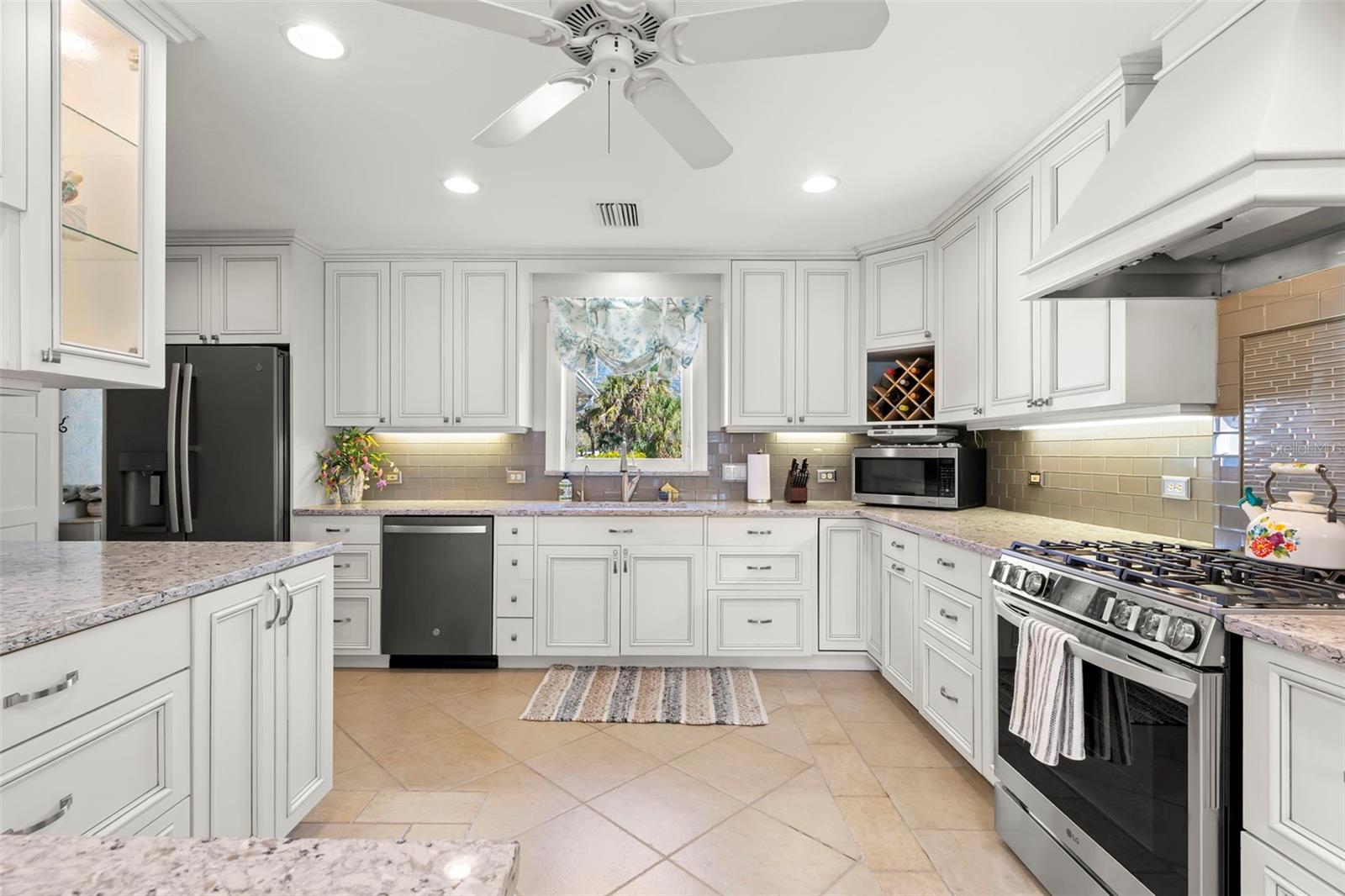 Listing photo id 17 for 101 Shore Drive