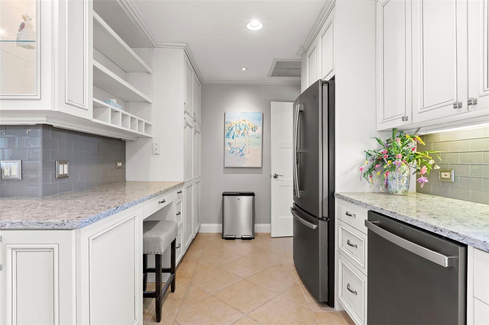 Listing photo id 20 for 101 Shore Drive