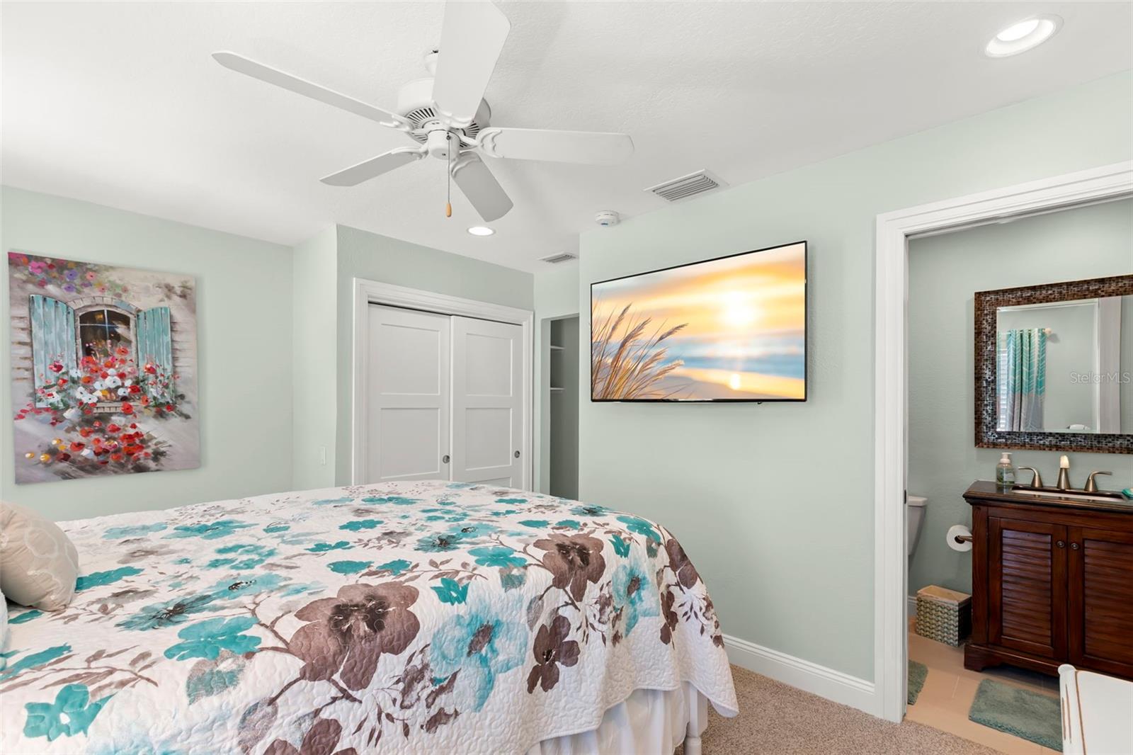 Listing photo id 31 for 101 Shore Drive