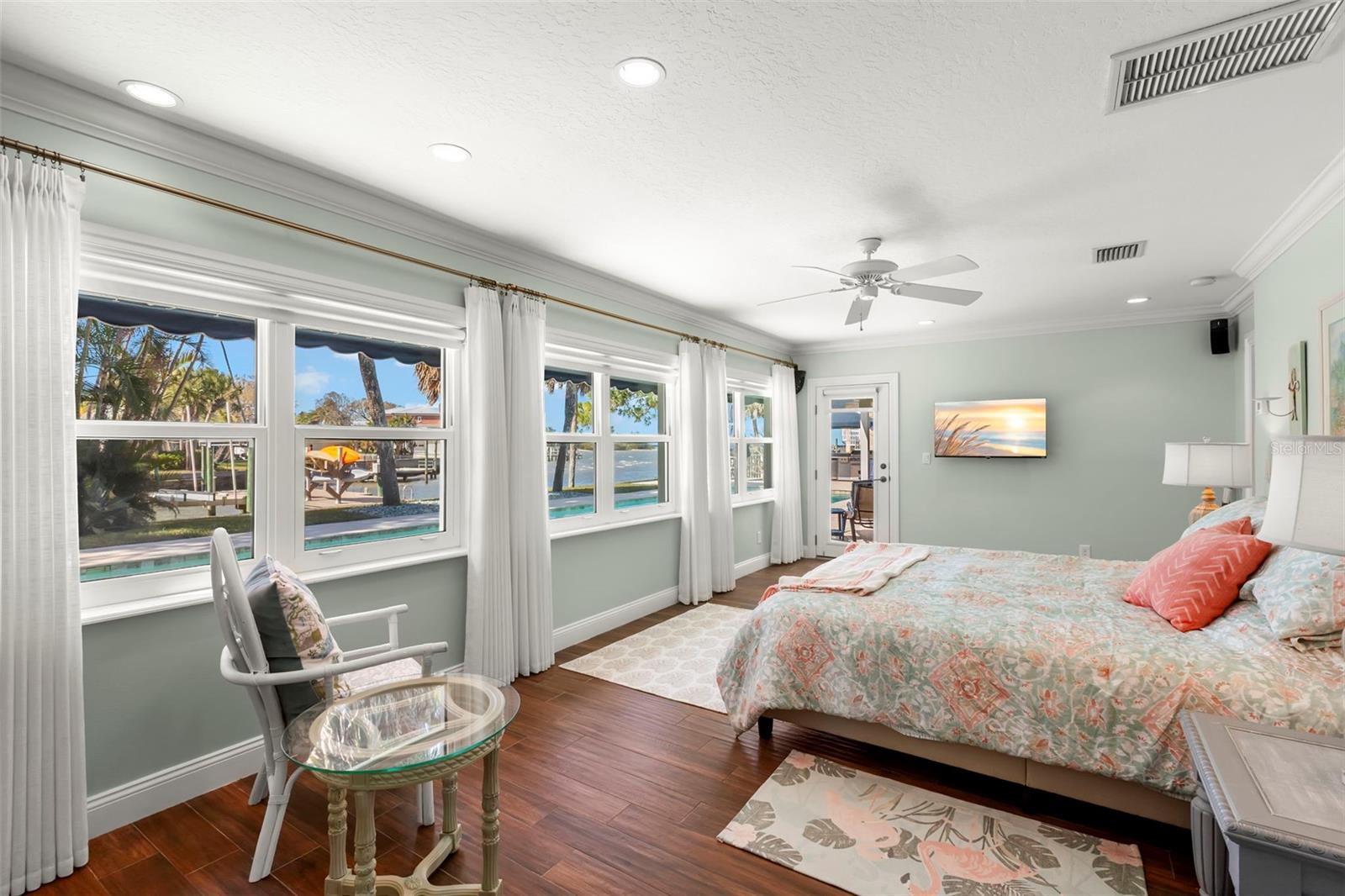 Listing photo id 42 for 101 Shore Drive