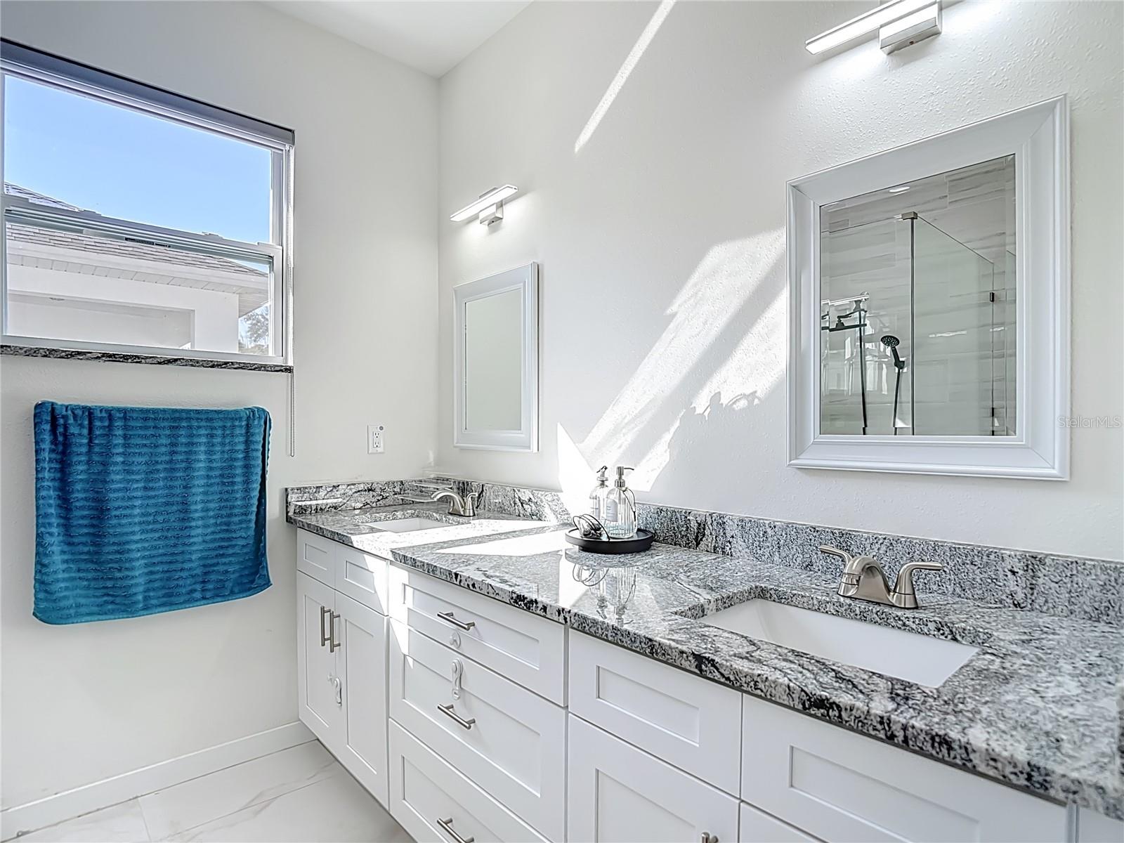 Image 11 of 14 For 1747 Oak Street