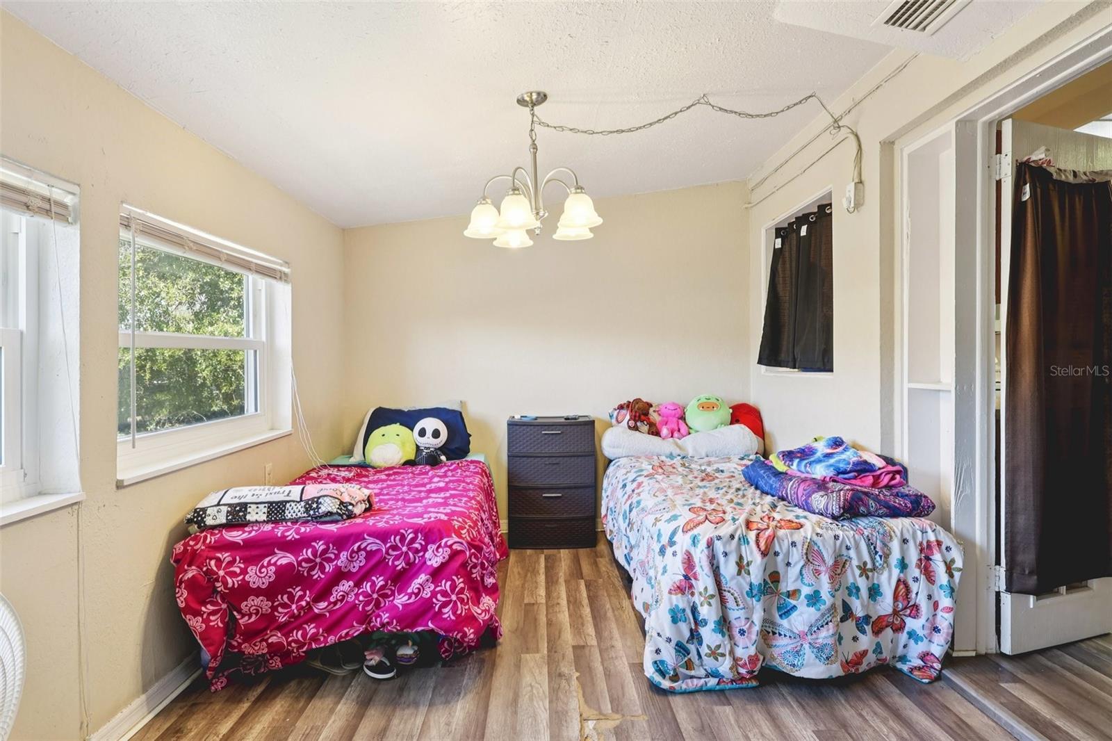 Image 10 of 23 For 713 Crestwood Drive