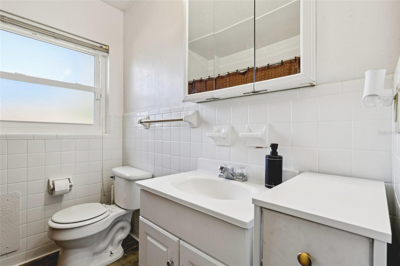 Image 13 of 23 For 713 Crestwood Drive