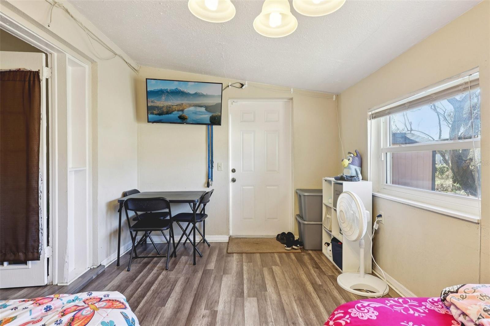 Image 9 of 23 For 713 Crestwood Drive