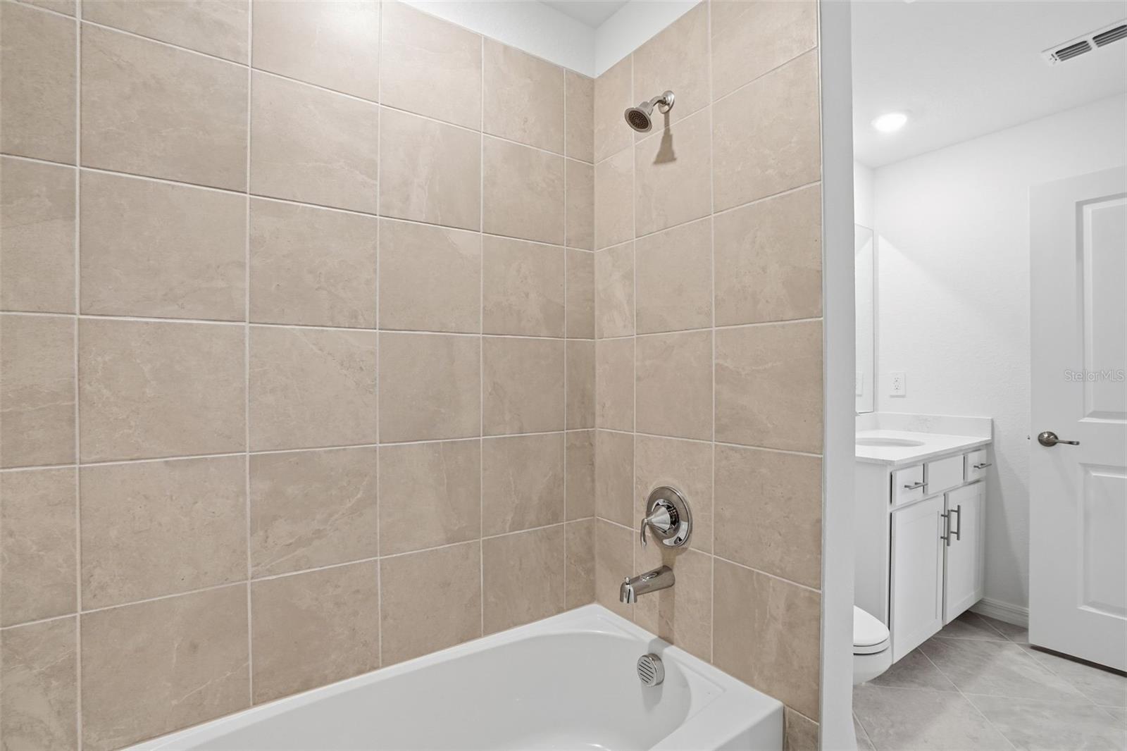 Image 17 of 20 For 17570 Opal Sand Drive 304