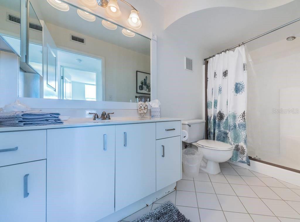 Image 13 of 25 For 6083 Bahia Del Mar Circle 460