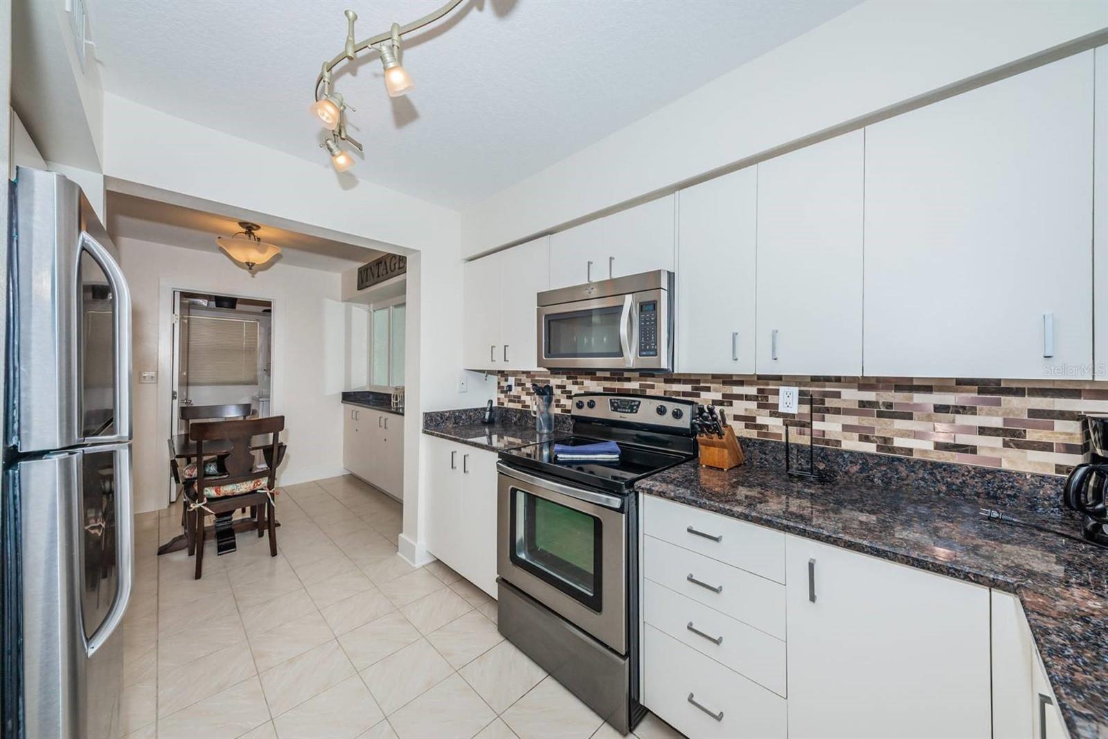 Image 5 of 25 For 6083 Bahia Del Mar Circle 460