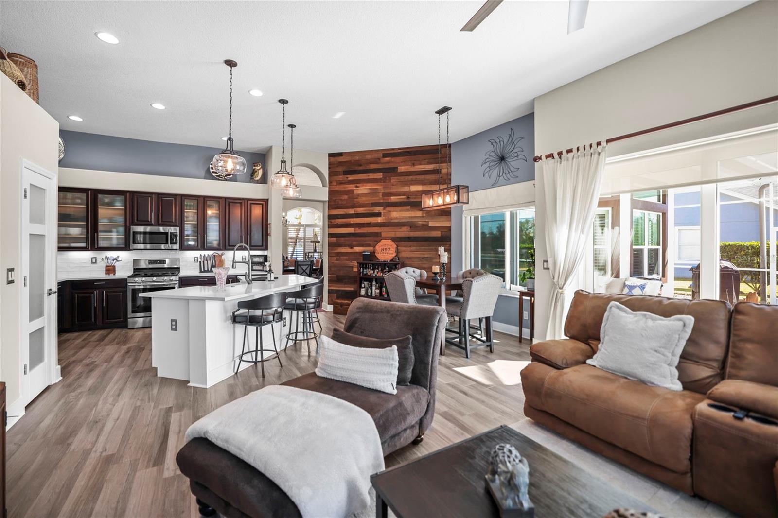 Image 11 of 98 For 18406 Eastwyck Dr