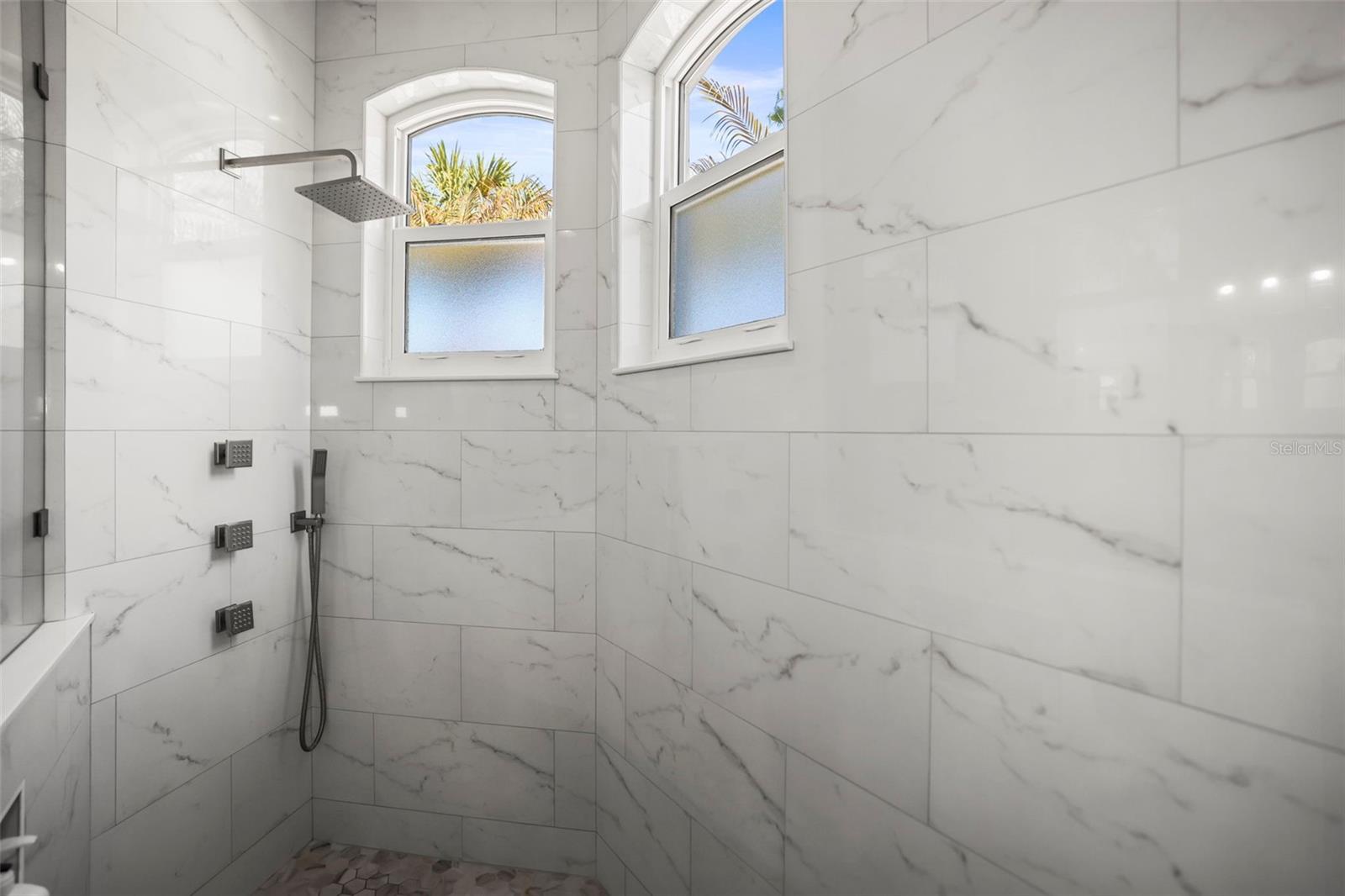 Image 42 of 98 For 18406 Eastwyck Dr