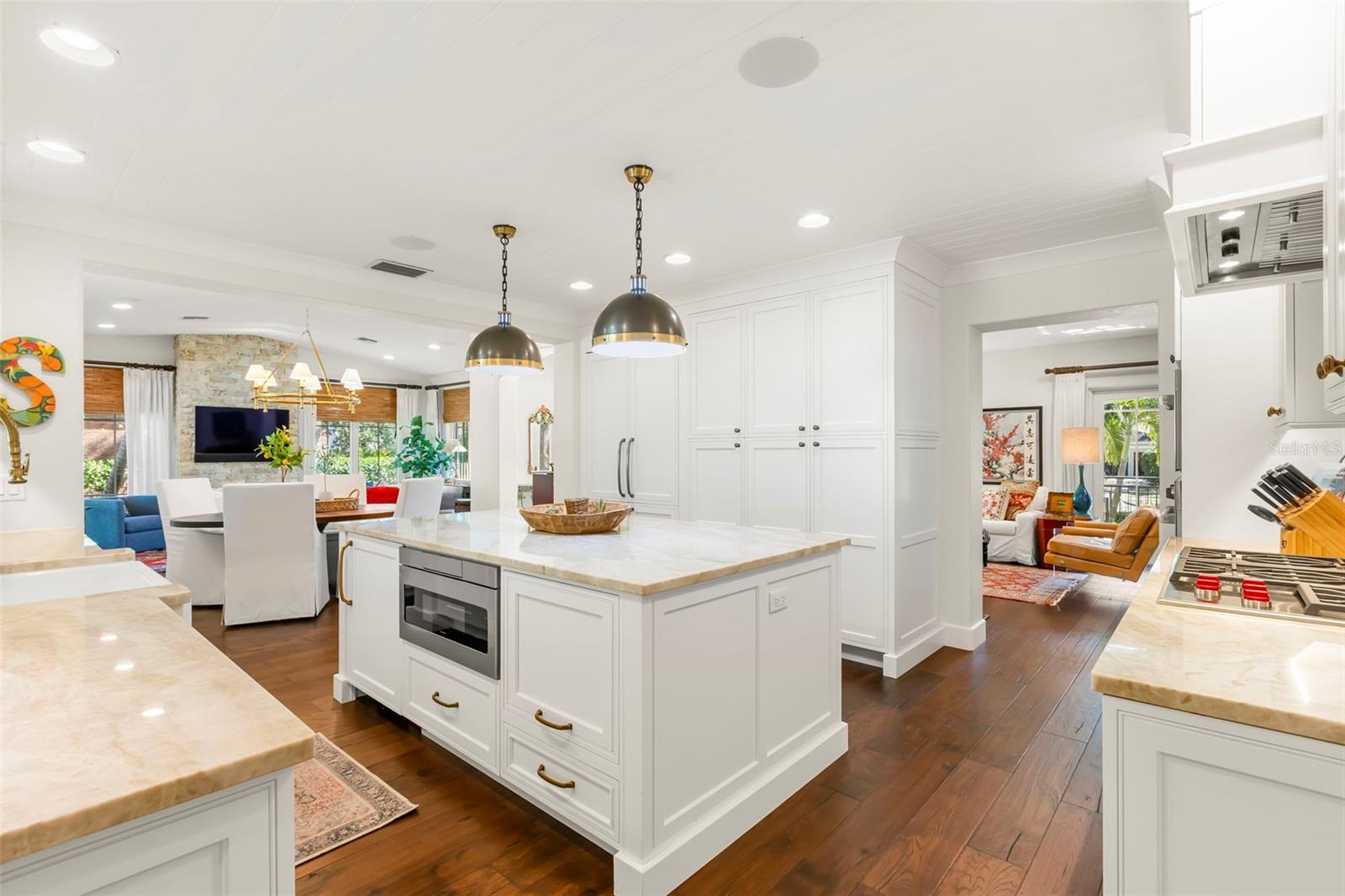 Listing photo id 8 for 815 15th Avenue Ne