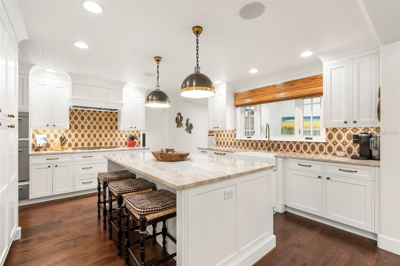 Listing photo id 9 for 815 15th Avenue Ne