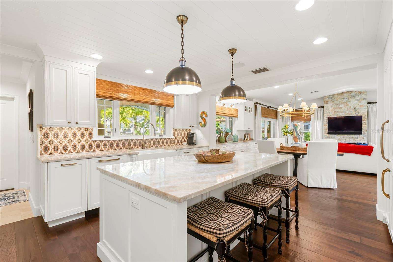 Listing photo id 10 for 815 15th Avenue Ne