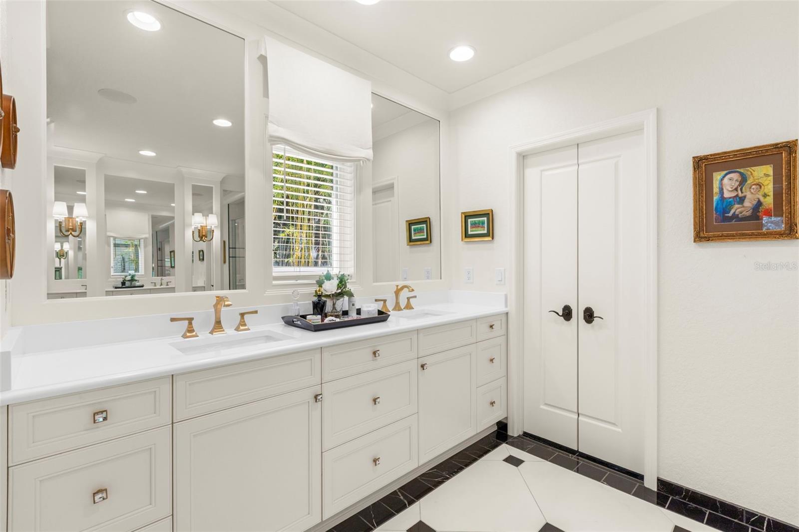 Listing photo id 24 for 815 15th Avenue Ne