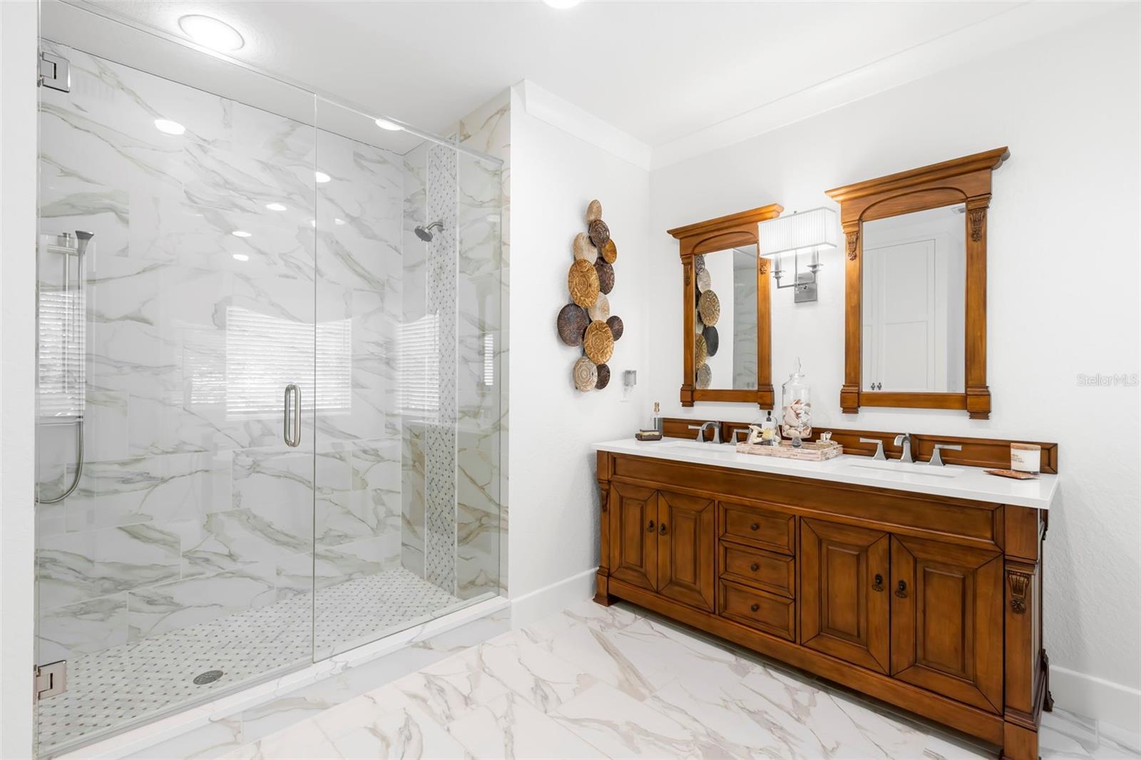 Listing photo id 37 for 815 15th Avenue Ne